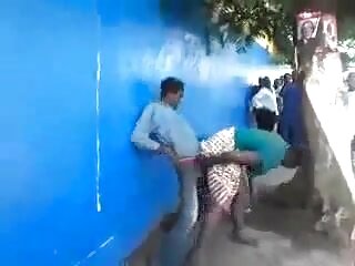 عورت ایک تولیہ میں لپیٹ جیمی ٹی ظاہر کرتا ہے سوپر سکس روسی اس منڈوا بلی میں سونا
